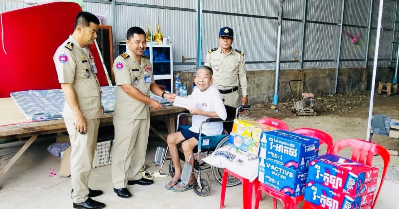 ក្រុមការងារលេខាដ្ឋានអតីតយុទ្ធជន និងនិវត្តជនកម្ពុជា ខេត្តកំពង់ចាម  ចុះសួរសុខទុក្ខ និងនាំអំណោយចែកជូននិវត្តជនម្នាក់ នៅសង្កាត់សំបួរមាស ក្រុងកំពង់ចាម