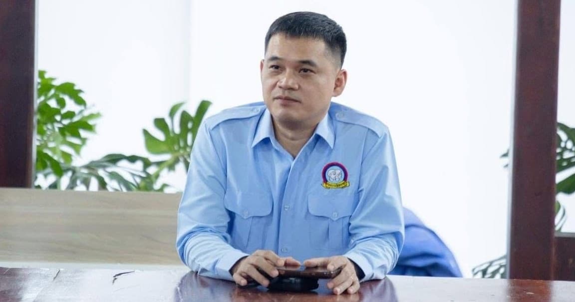 សហភាពសហព័ន្ធយុវជនកម្ពុជា ក្រុងសិរីសោភ័ណ ទទួលសម្ភារៈគ្រឿងឧបភោគ-បរិភោគ និងទូក ១គ្រឿងពីលោក កែ សួន សុភាព