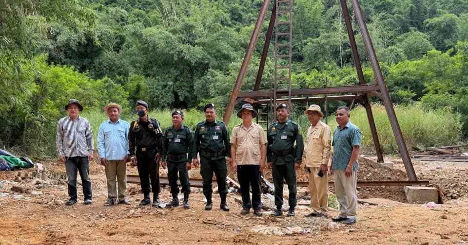 មន្ទីររ៉ែ និងថាមពលខេត្តបាត់ដំបង បន្តចុះពិនិត្យ និងបិទការដ្ឋានរៀបចំធ្វើអាជីវកម្មរ៉ែមាសអនាធិបតេយ្យមួយកន្លែងនៅស្រុកភ្នំព្រឹក