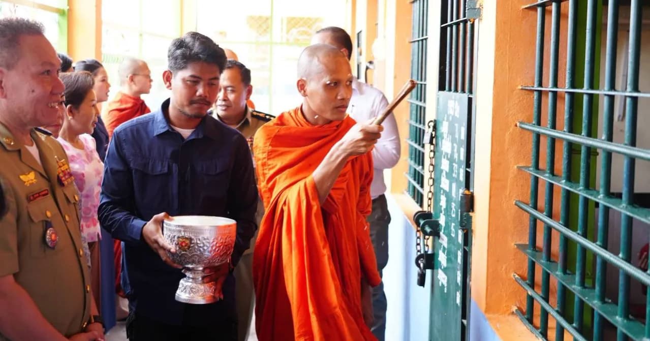 អគ្គនាយកដ្ឋានពន្ធនាគារ រៀបចំពិធីផ្តល់ឱវាទ និងអាហារសាមគ្គីដល់មន្ត្រីពន្ធនាគារ និងជនជាប់ឃុំនៅពន្ធនាគារខេត្តកំពង់ឆ្នាំង